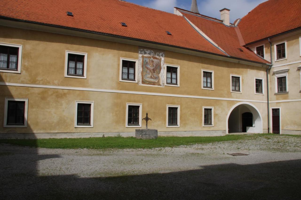Hotel Im Stift Neuberg Neuberg an der Muerz Экстерьер фото